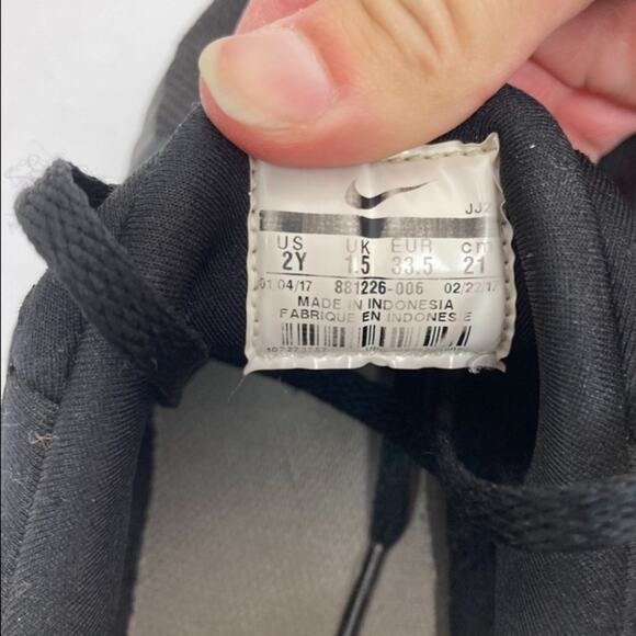 Nike Air Max Zero Essential black on black sneakers Sz 2 Youth - Picture 4 of 9